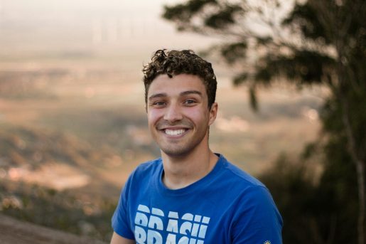 Photo by Daniel Capelani men's blue crew-neck T-shirt